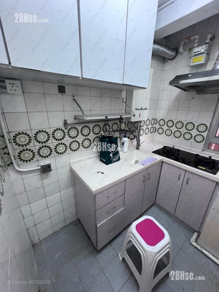 Amoy Gardens Sell 2 Bedrooms 390 ft²