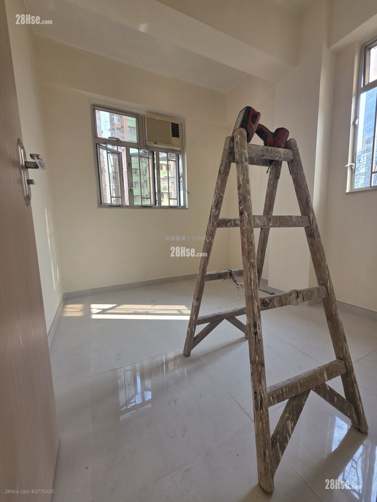 Kam Pui Building Sell 2 Bedrooms 371 ft²