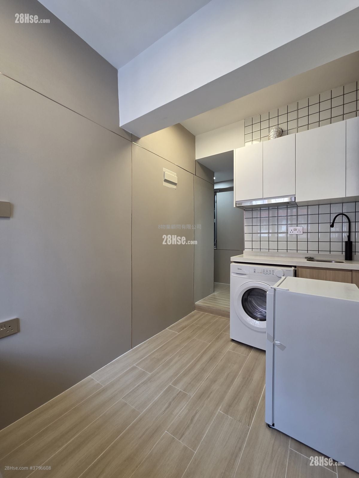 Hin Wah Building Rental Studio , 1 Bathroom 140 ft²