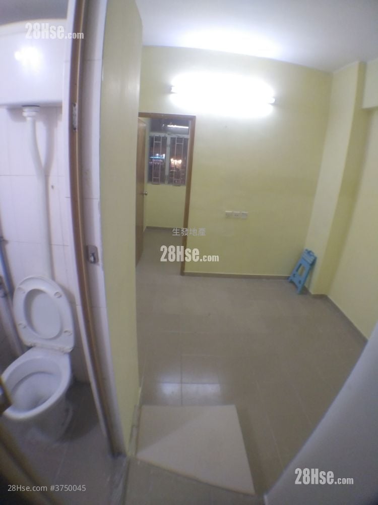 新蒲崗富源街唐樓低層 Rental 1 Bedroom , 1 Bathroom 250 ft²