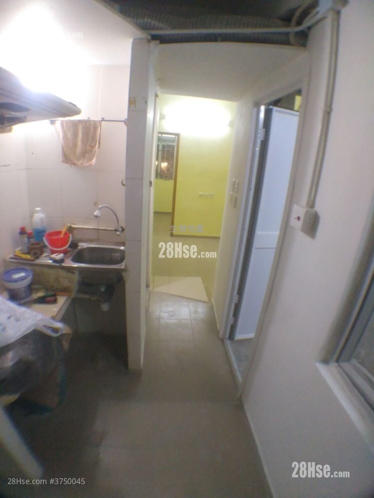 新蒲崗富源街唐樓低層 Rental 1 Bedroom , 1 Bathroom 250 ft²