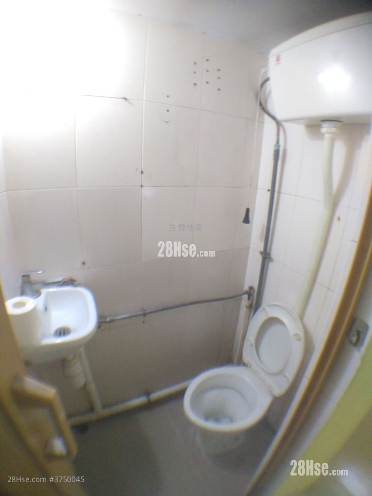 新蒲崗富源街唐樓低層 Rental 1 Bedroom , 1 Bathroom 250 ft²