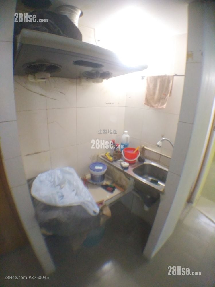 新蒲崗富源街唐樓低層 Rental 1 Bedroom , 1 Bathroom 250 ft²