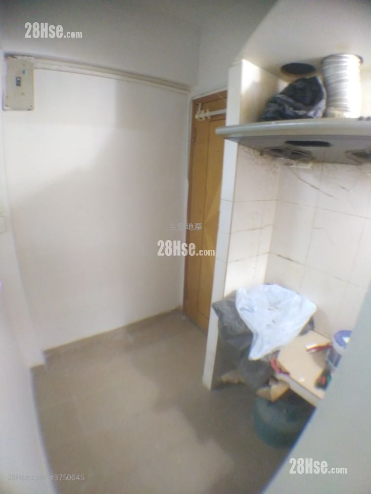 新蒲崗富源街唐樓低層 Rental 1 Bedroom , 1 Bathroom 250 ft²