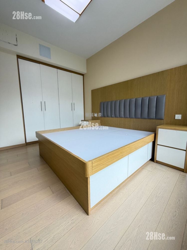 The Bloomsway Rental 4 Bedrooms , 3 Bathrooms 1,006 ft²