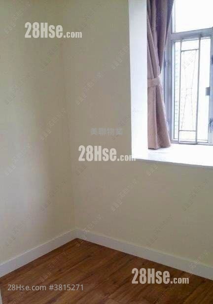 Kwai Fong Terrace Sell 2 Bedrooms , 1 Bathroom 415 ft²