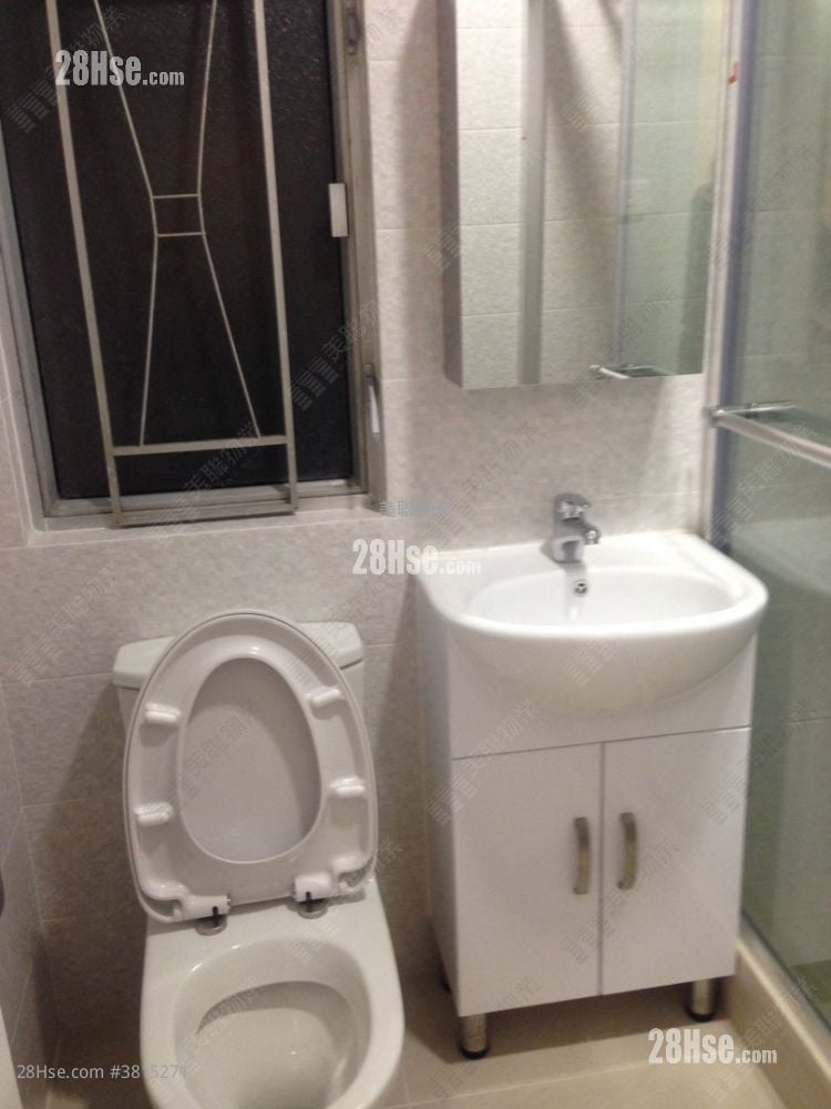 Kwai Fong Terrace Sell 2 Bedrooms , 1 Bathroom 415 ft²