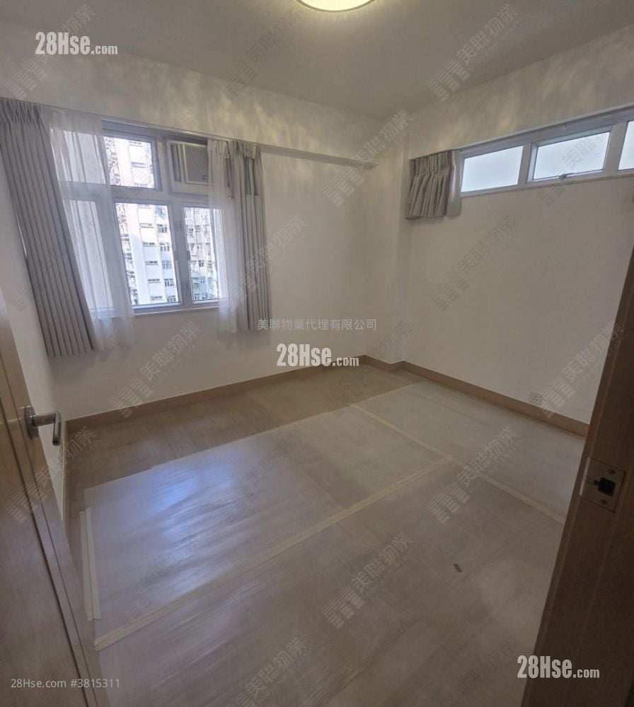 Mei Foo Sun Chuen Sell 3 Bedrooms , 2 Bathrooms 946 ft²