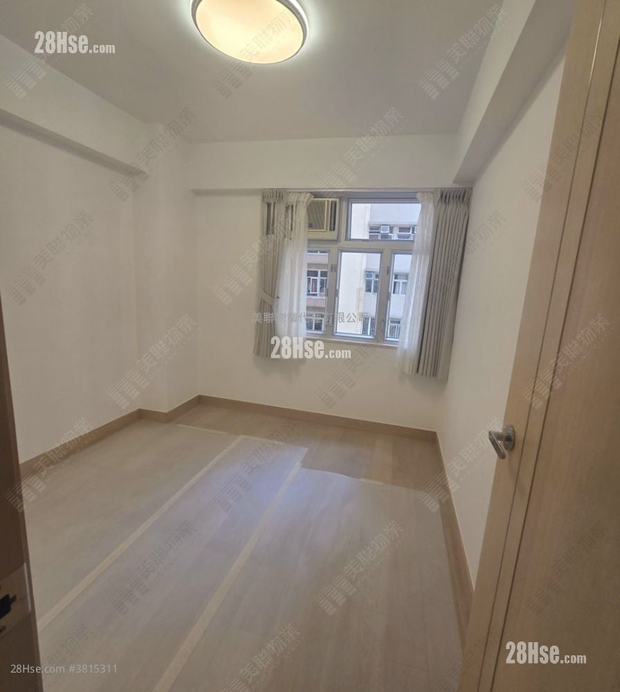 Mei Foo Sun Chuen Sell 3 Bedrooms , 2 Bathrooms 946 ft²