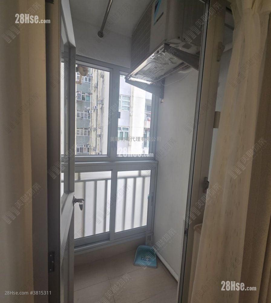 Mei Foo Sun Chuen Sell 3 Bedrooms , 2 Bathrooms 946 ft²