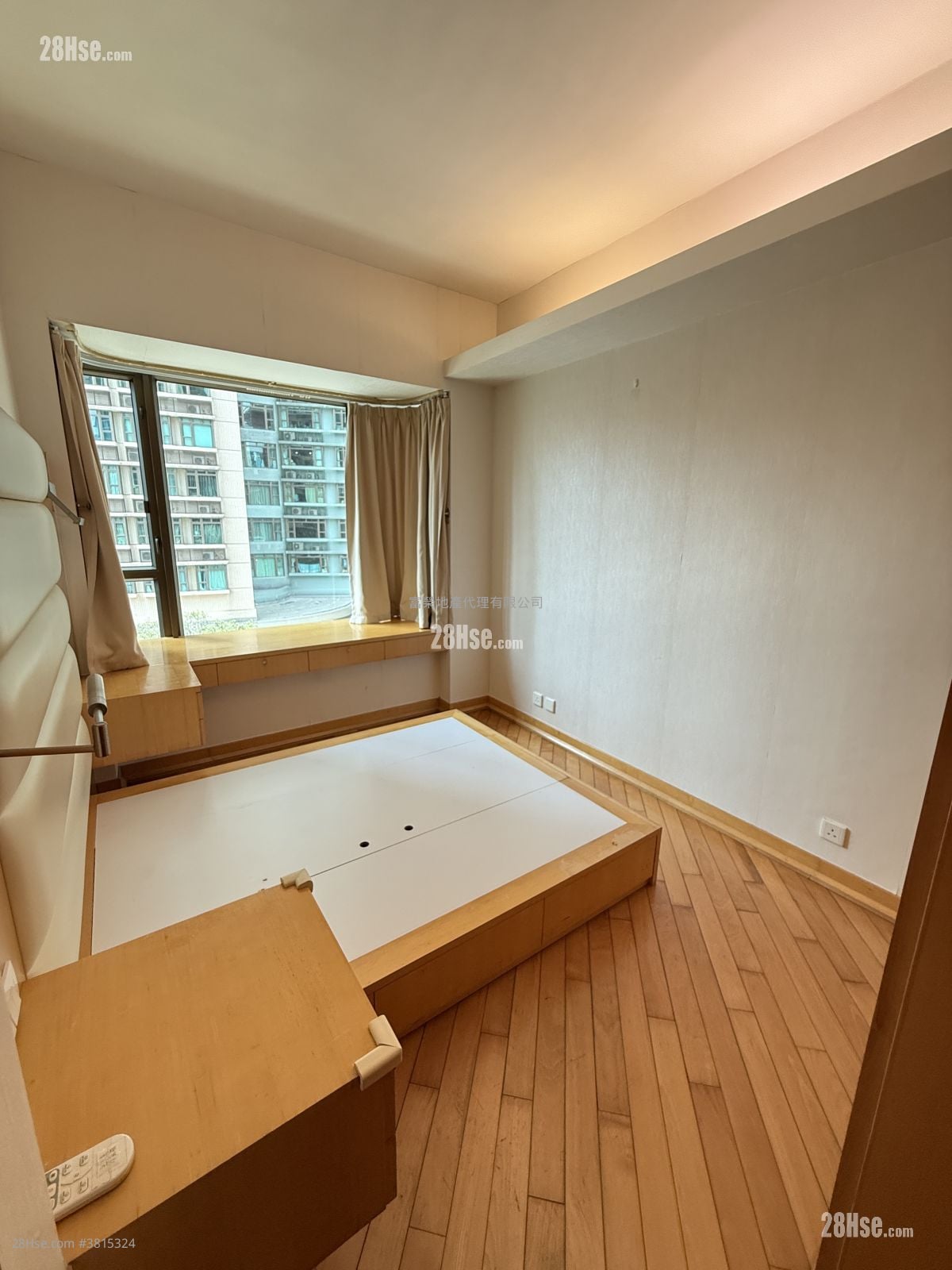 Royal Peninsula Sell 3 Bedrooms , 1 Bathroom 647 ft²