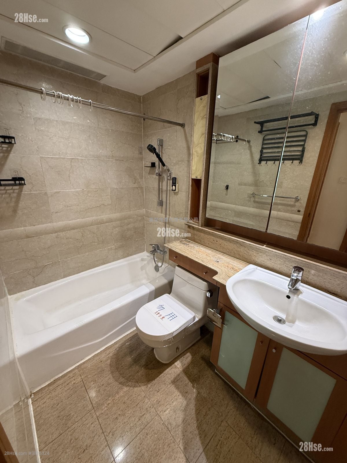 Royal Peninsula Sell 3 Bedrooms , 1 Bathroom 647 ft²