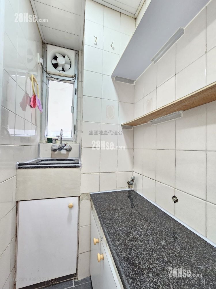 Man Woo Building Rental Studio , 1 Bathroom 187 ft²