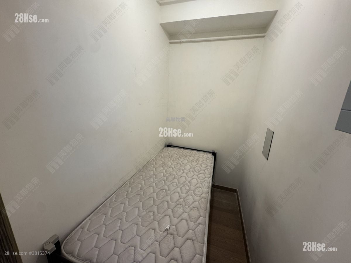 Aurora Sell 4 Bedrooms , 2 Bathrooms 644 ft²