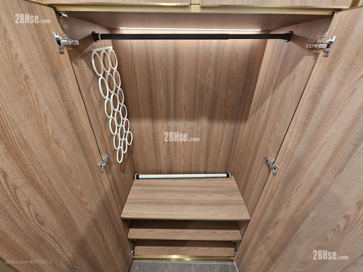 睿峰 租盘 开放式间隔 , 1 浴室 244 平方尺