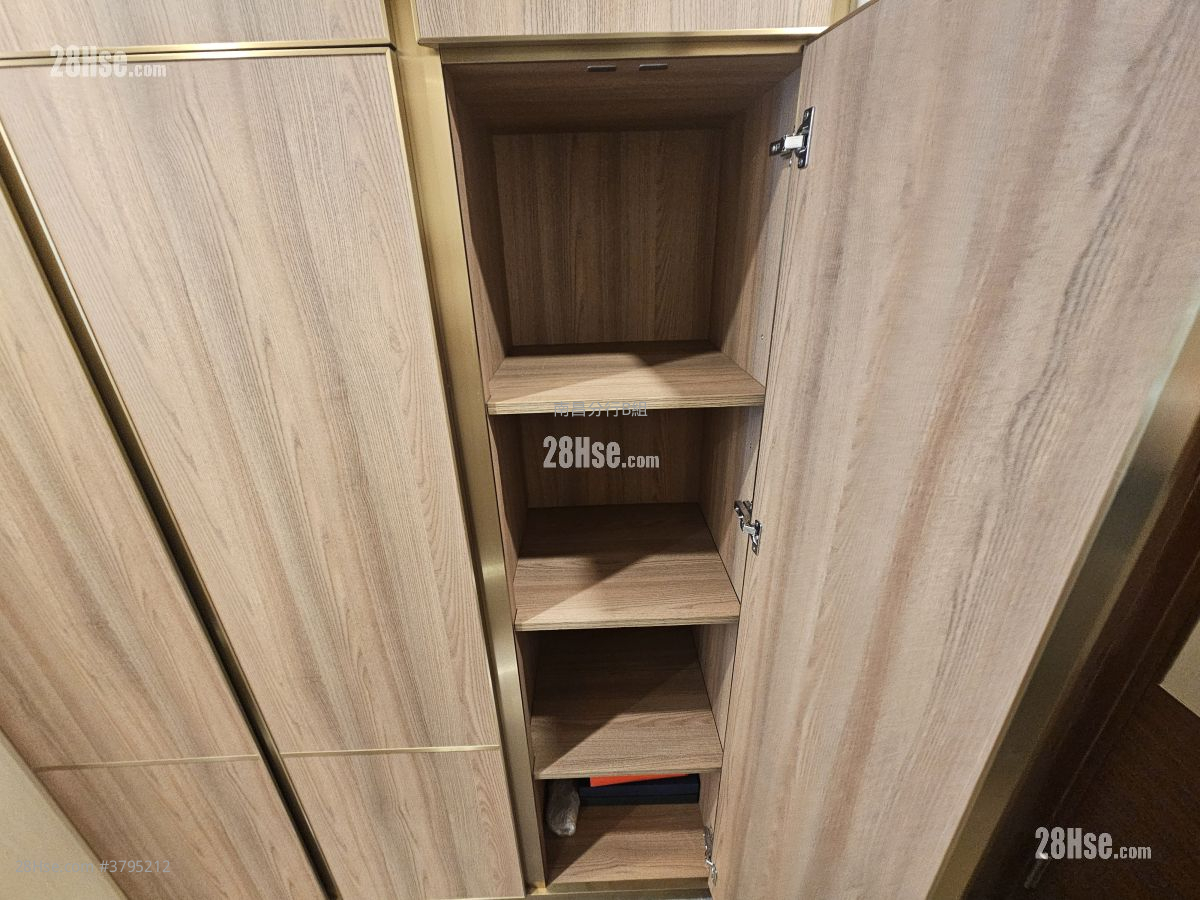 睿峰 租盘 开放式间隔 , 1 浴室 244 平方尺