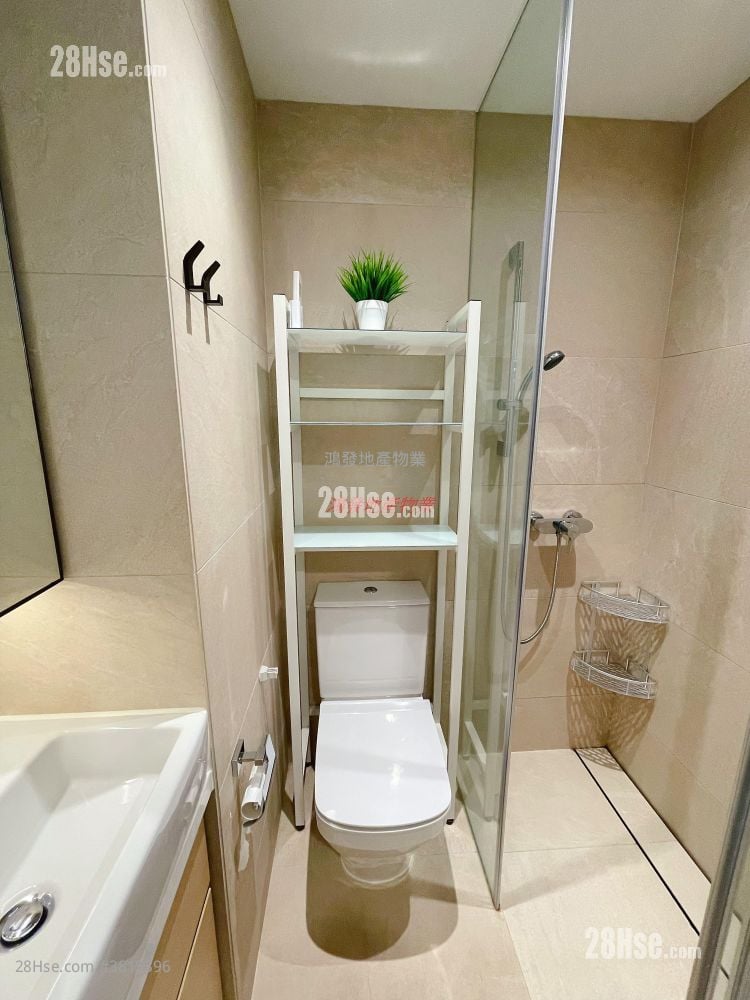 Novi Rental Studio , 1 Bathroom 182 ft²