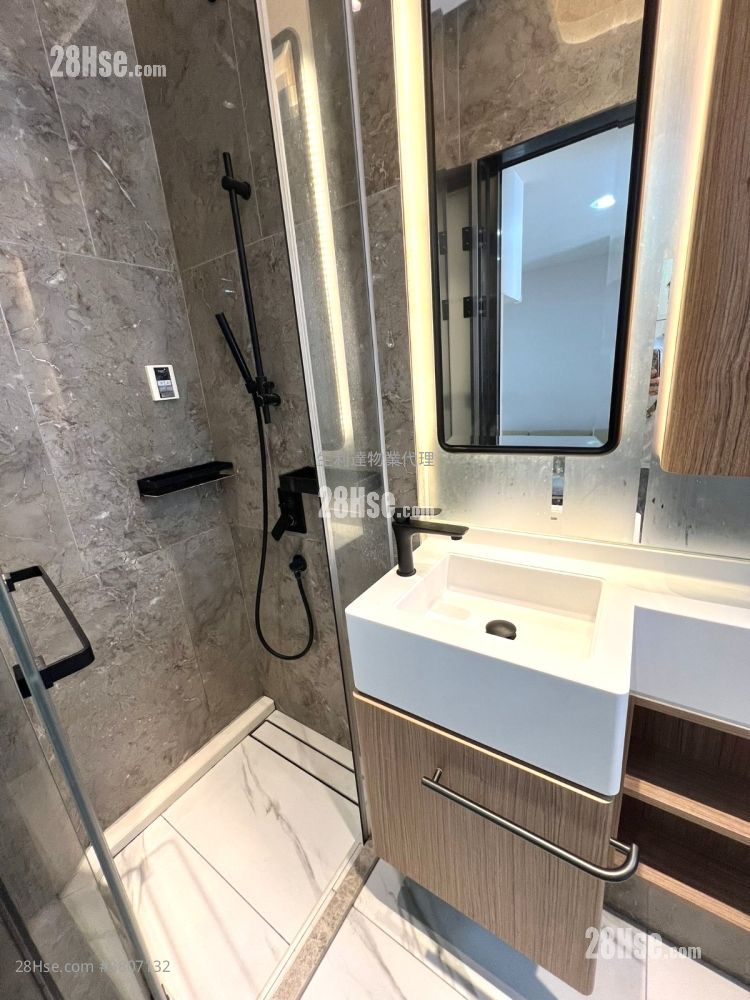 The Vantage Rental Studio , 1 Bathroom 189 ft²