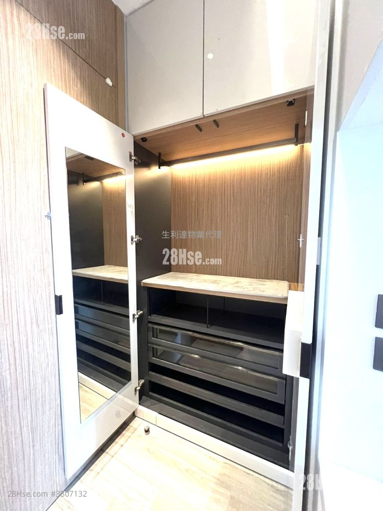 The Vantage Rental Studio , 1 Bathroom 189 ft²