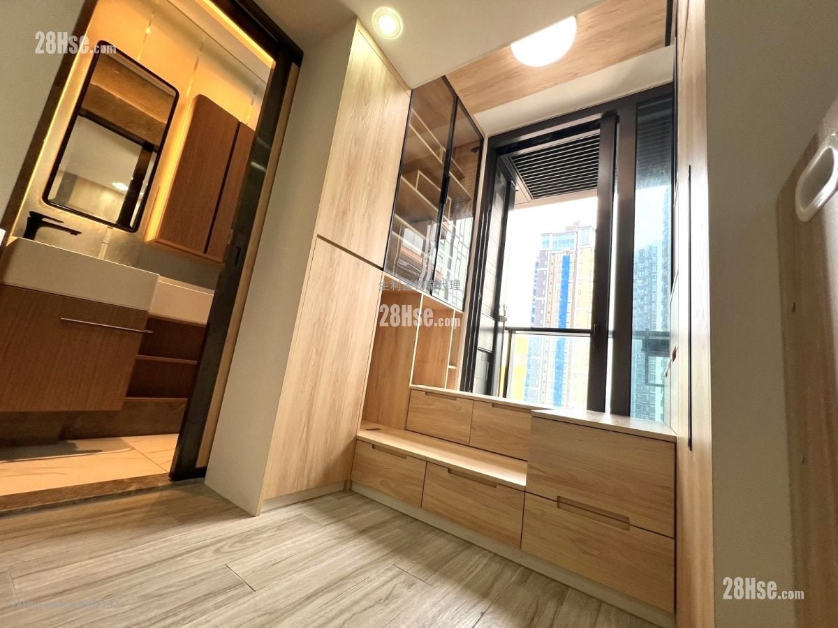 The Vantage Rental Studio , 1 Bathroom 189 ft²