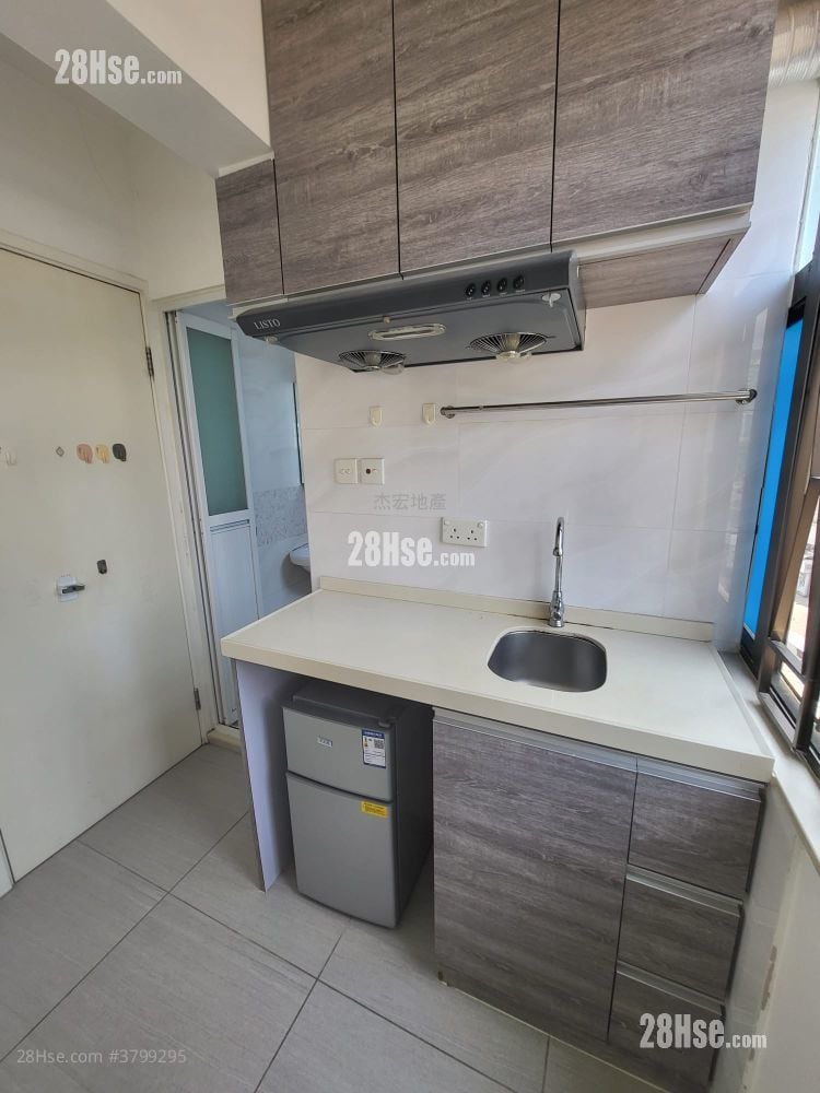 厨房: 单幢楼房 租盘 开放式间隔 , 1 浴室 130 平方尺