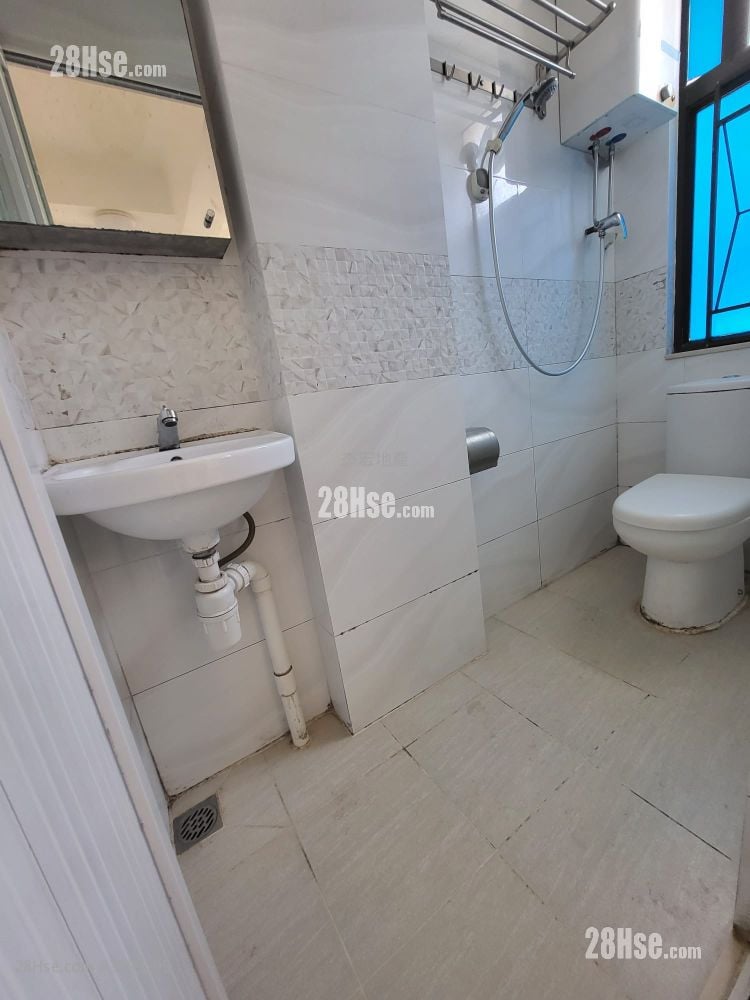 浴室: 单幢楼房 租盘 开放式间隔 , 1 浴室 130 平方尺