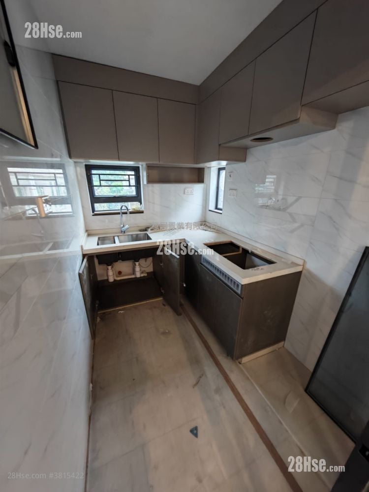 村屋 租盘 3 房 , 2 浴室 700 平方尺