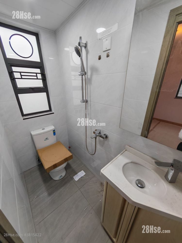 村屋 租盘 3 房 , 2 浴室 700 平方尺