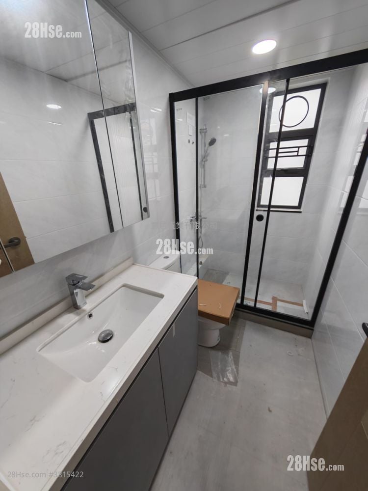 村屋 租盘 3 房 , 2 浴室 700 平方尺