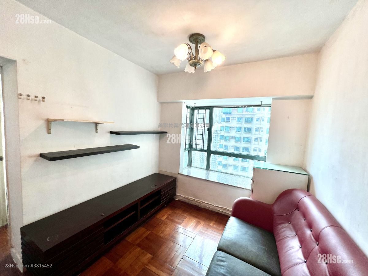 living room: Sea Crest Villa Sell 2 Bedrooms , 1 Bathroom 454 ft²