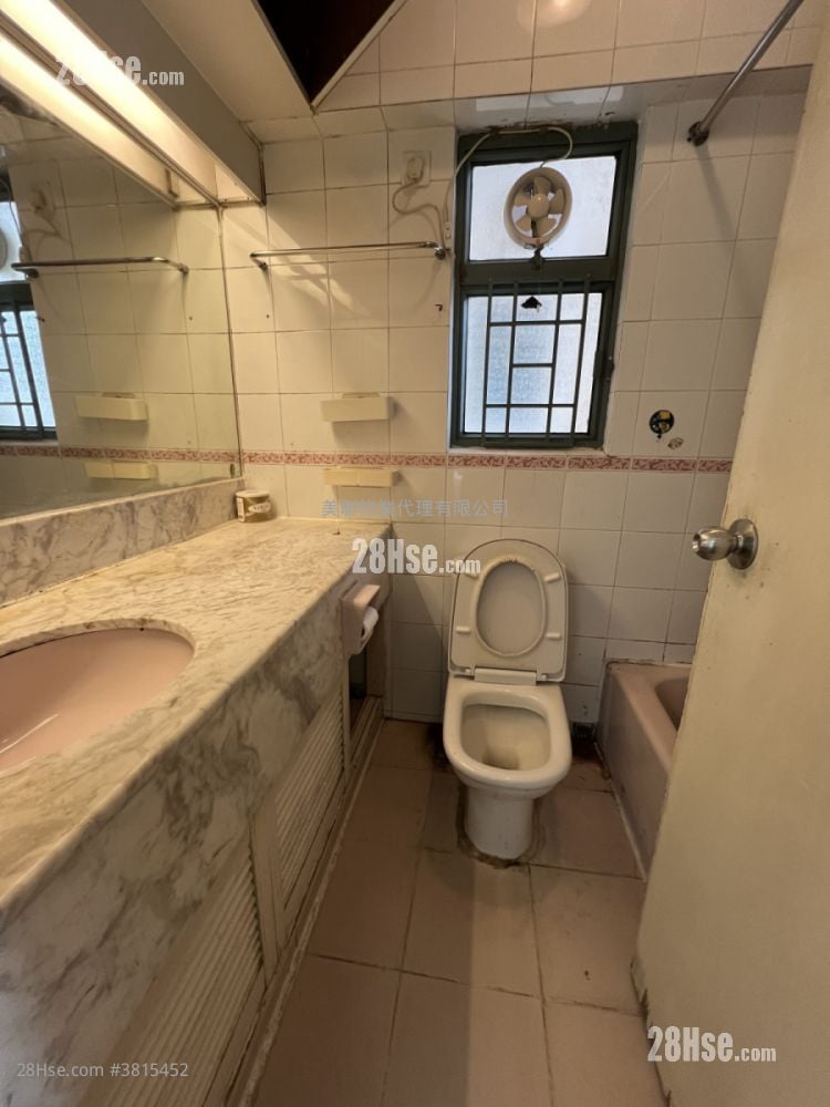 bathroom: Sea Crest Villa Sell 2 Bedrooms , 1 Bathroom 454 ft²