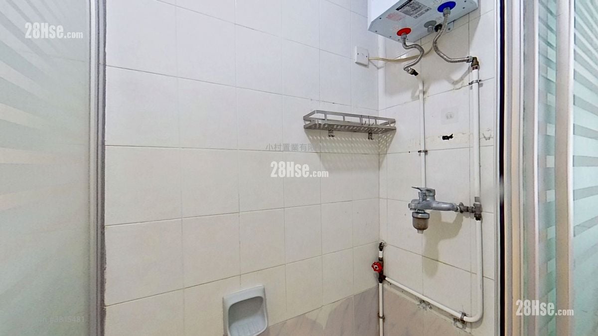 浴室: 振輝花園 售盤 3 房 , 1 浴室 625 平方呎