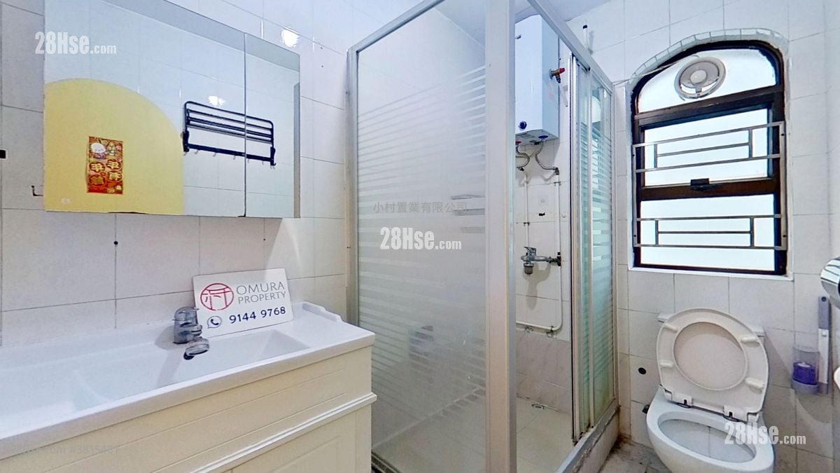 浴室: 振輝花園 售盤 3 房 , 1 浴室 625 平方呎