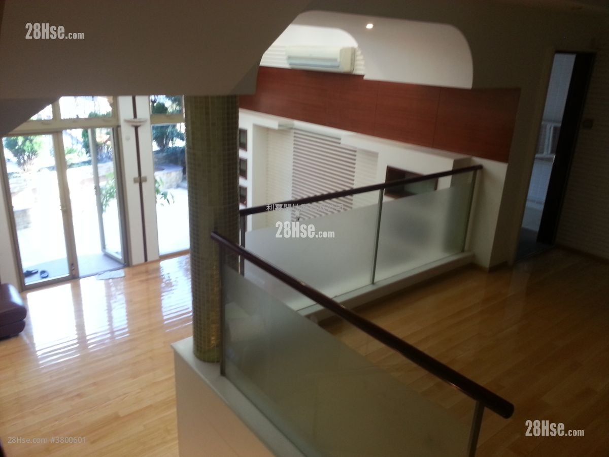 Haywood Villa Rental 2 Bedrooms , 2 Bathrooms 1,580 ft²