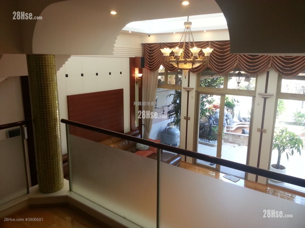 Haywood Villa Rental 2 Bedrooms , 2 Bathrooms 1,580 ft²