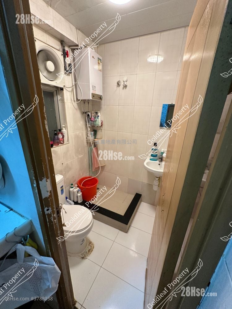 Wah Tak Building Sell Studio , 1 Bathroom 241 ft²