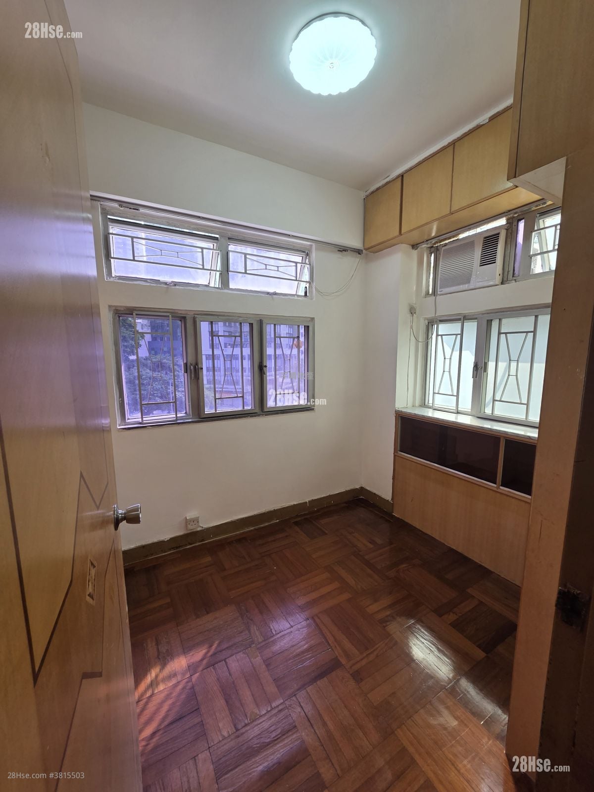 Lee Tak Cheong Mansion Sell 2 Bedrooms , 1 Bathroom 329 ft²