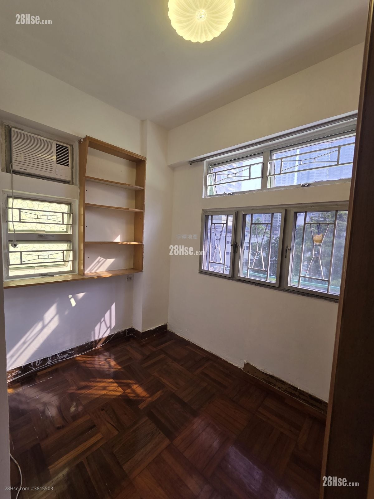 Lee Tak Cheong Mansion Sell 2 Bedrooms , 1 Bathroom 329 ft²