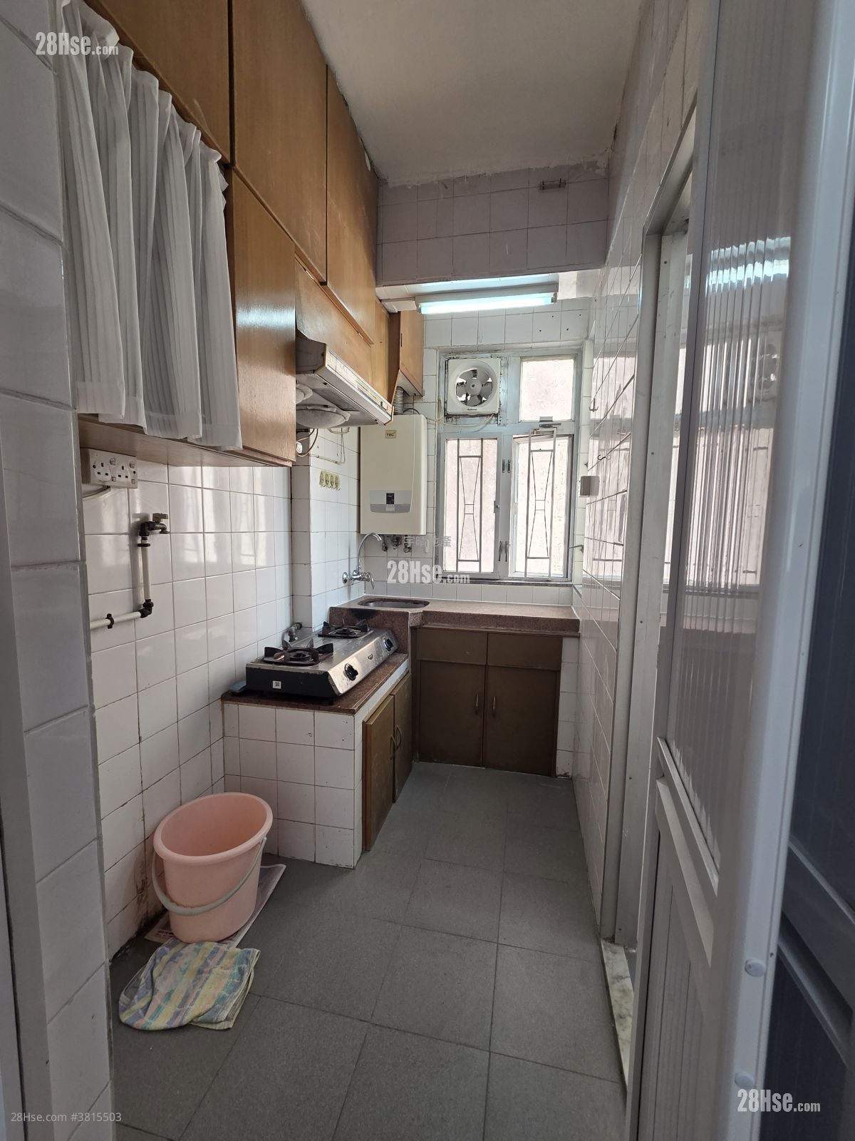 Lee Tak Cheong Mansion Sell 2 Bedrooms , 1 Bathroom 329 ft²