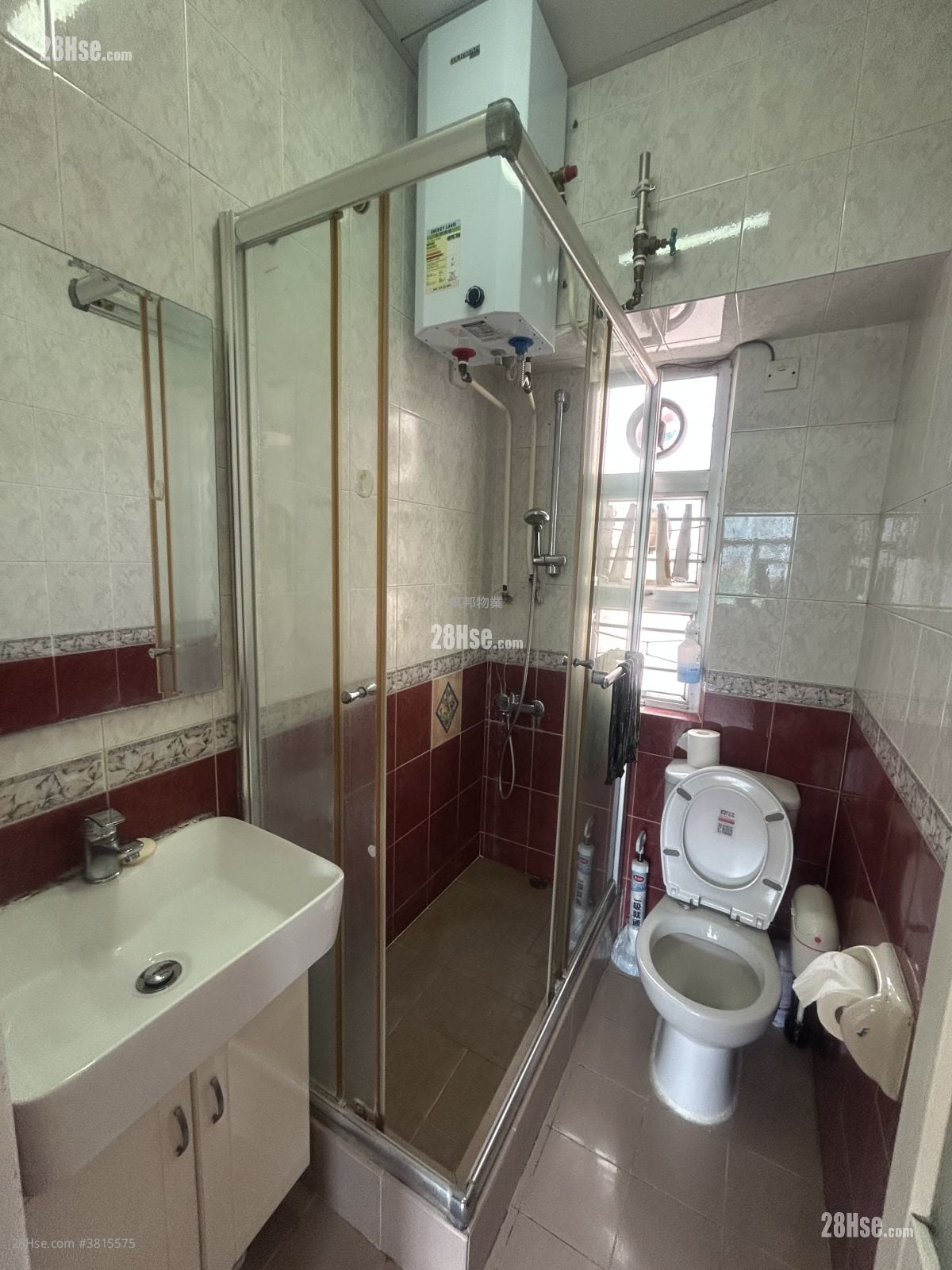 Shun King Building Rental 2 Bedrooms , 1 Bathroom 431 ft²