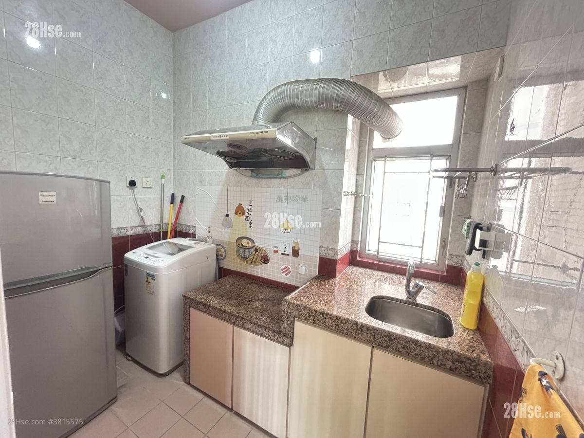 Shun King Building Rental 2 Bedrooms , 1 Bathroom 431 ft²