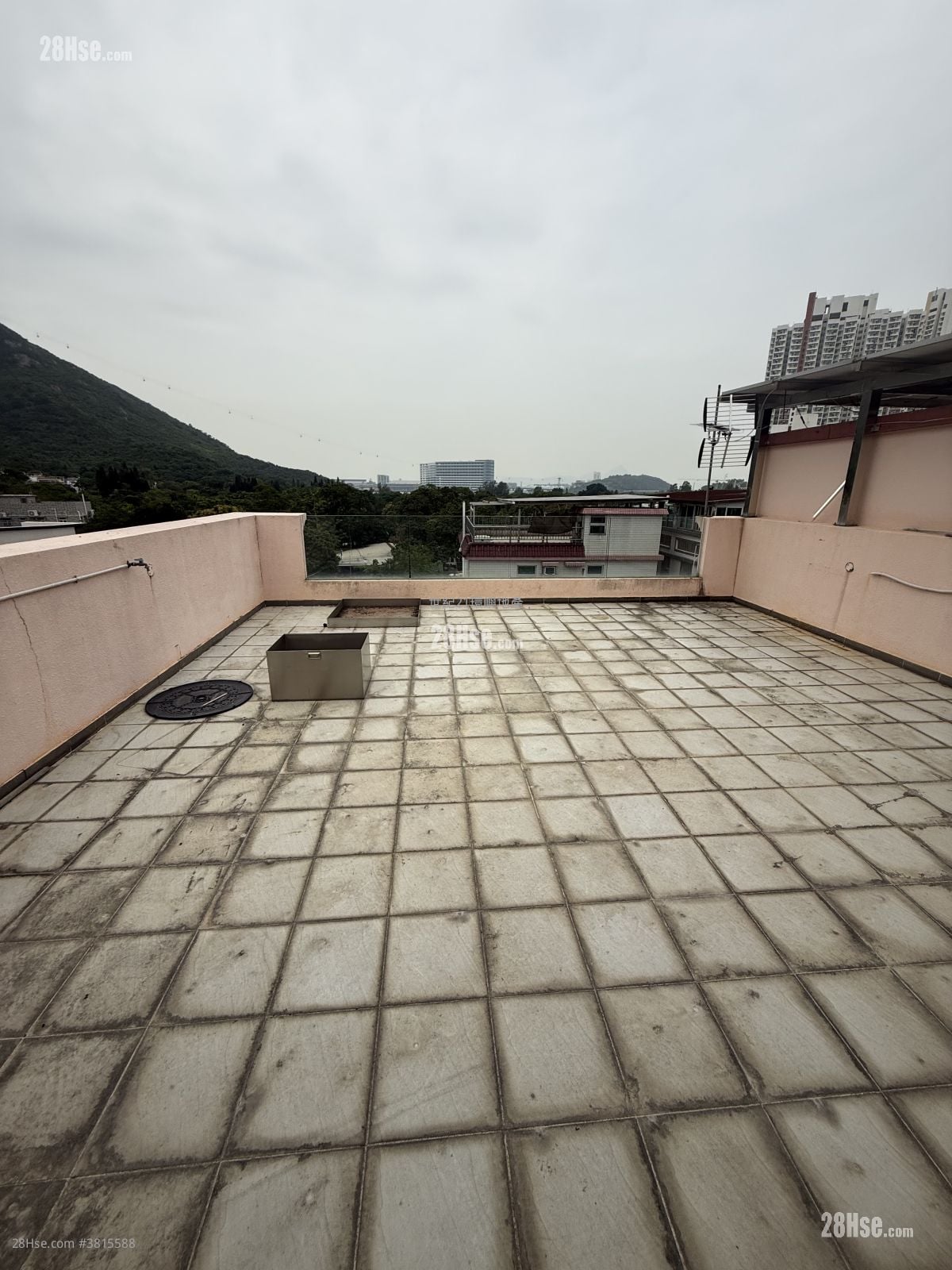 村屋 租盤 4 房 , 3 浴室 1,400 平方呎