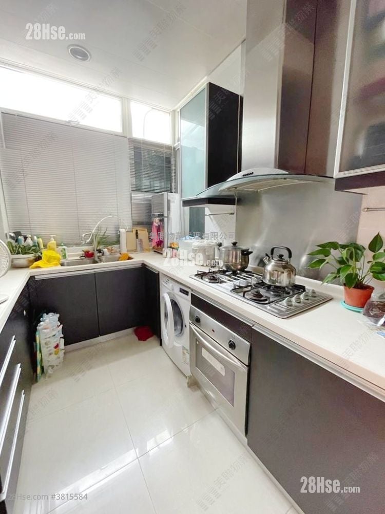 Miami Crescent Sell 4 Bedrooms