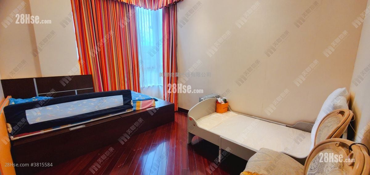 Miami Crescent Sell 4 Bedrooms