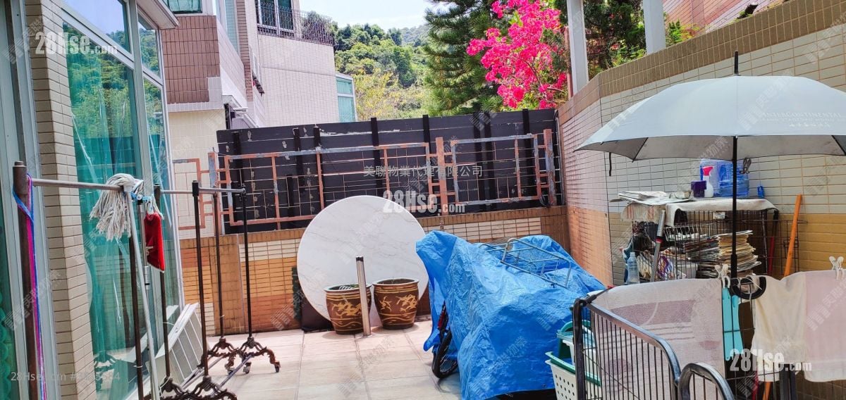 Miami Crescent Sell 4 Bedrooms