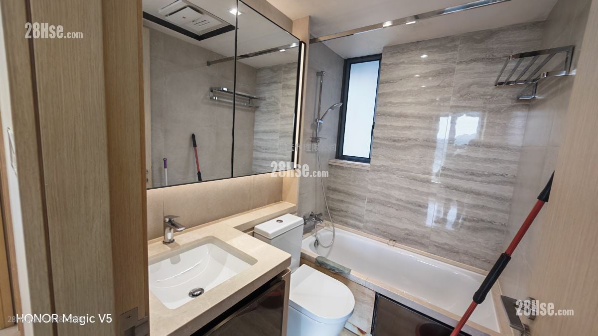 The Regent Rental 3 Bedrooms , 1 Bathroom 597 ft²