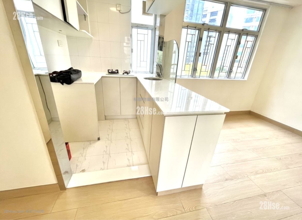 Manner Court Sell Studio , 1 Bathroom 249 ft²