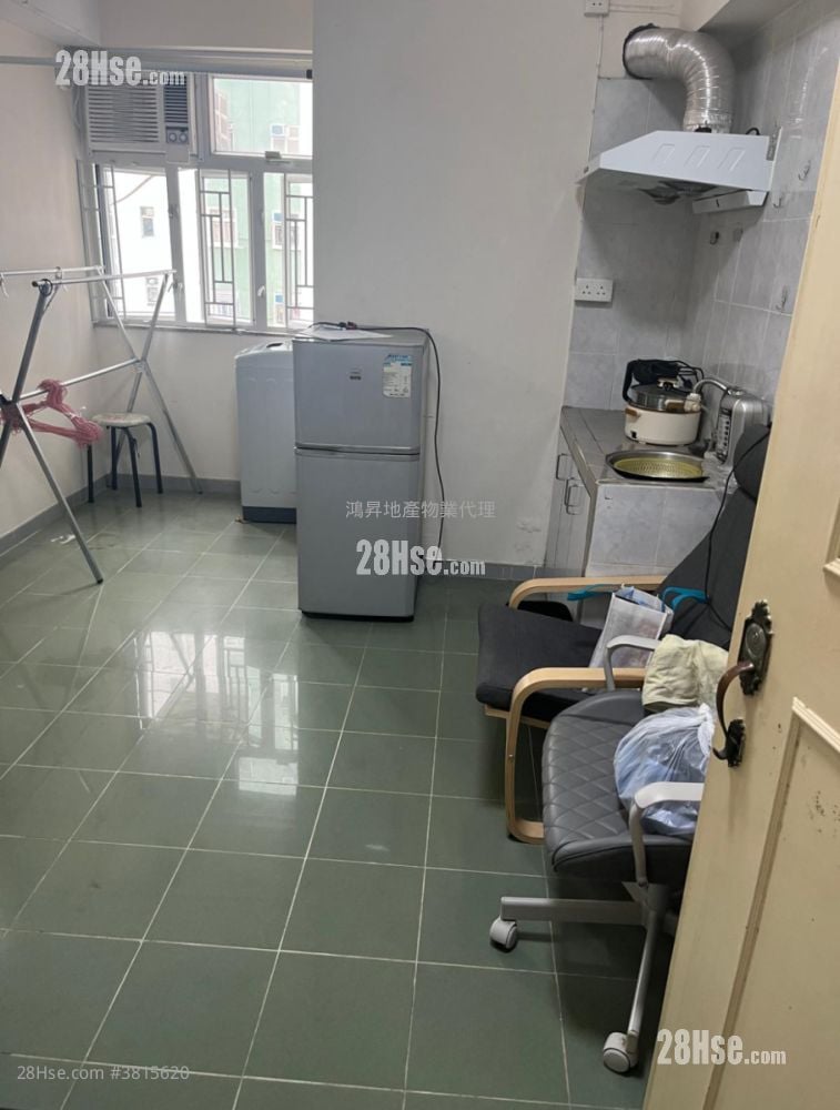 Golden Mansion Rental 2 Bedrooms , 1 Bathroom 264 ft²