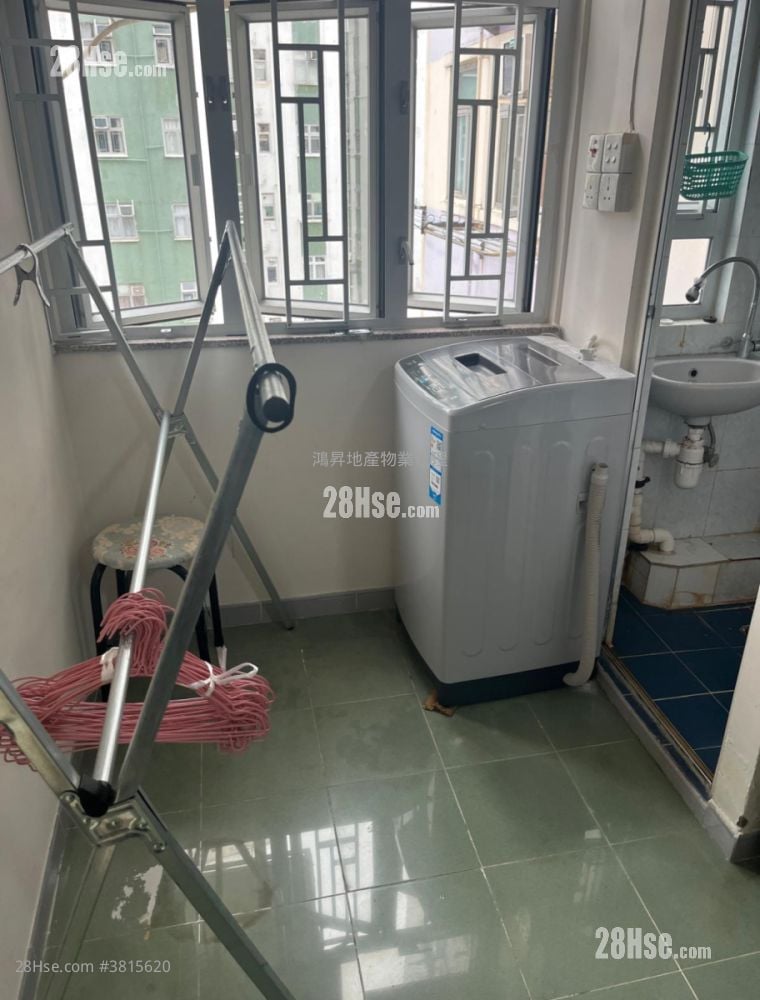 Golden Mansion Rental 2 Bedrooms , 1 Bathroom 264 ft²