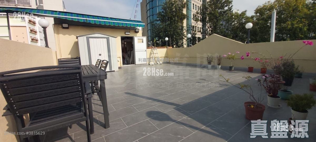 Sui Pak Villa Sell 3 Bedrooms 712 ft²